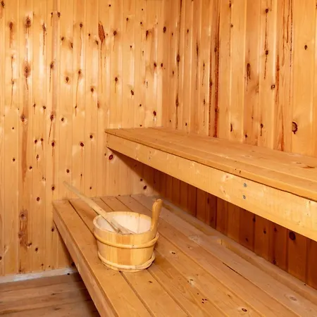 8 Person In Frostrup-by Traum Lild Strand